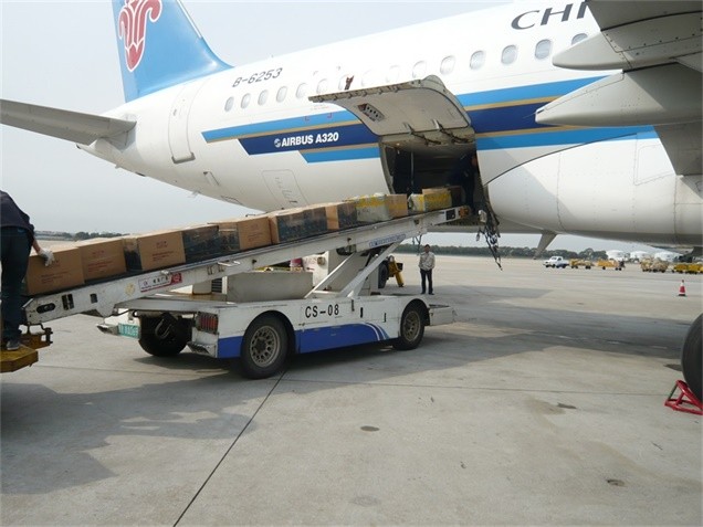 上海浦东机场货运繁忙景象